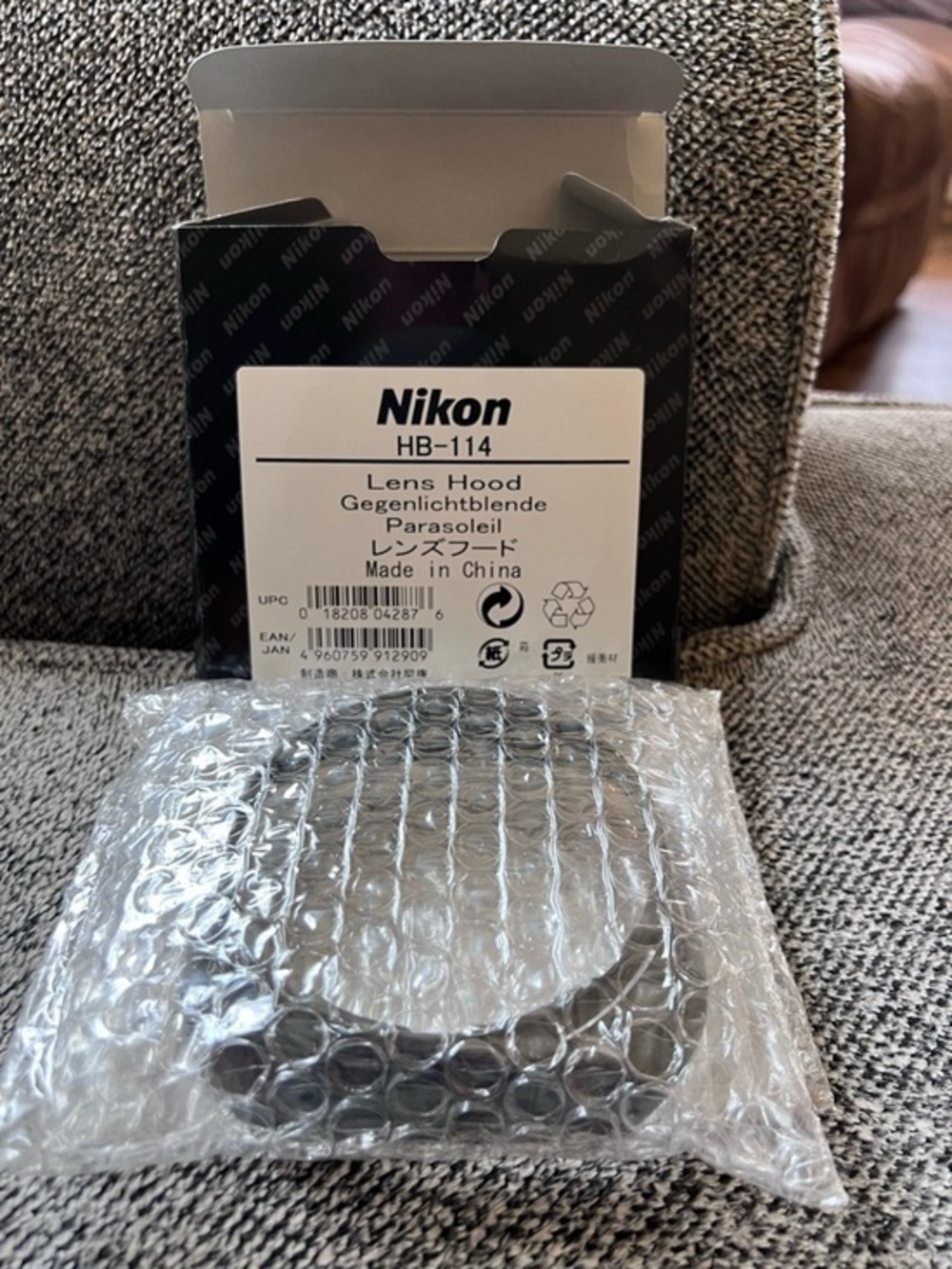 Nikon HB-114 Tulip Lens Hood in Black
***See photos and description***